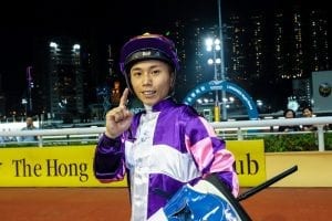 Graduation night for Poon at Happy Valley, Teetan keeps on Blitzing