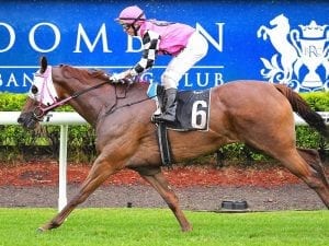 Hammersley beats rain with top ride